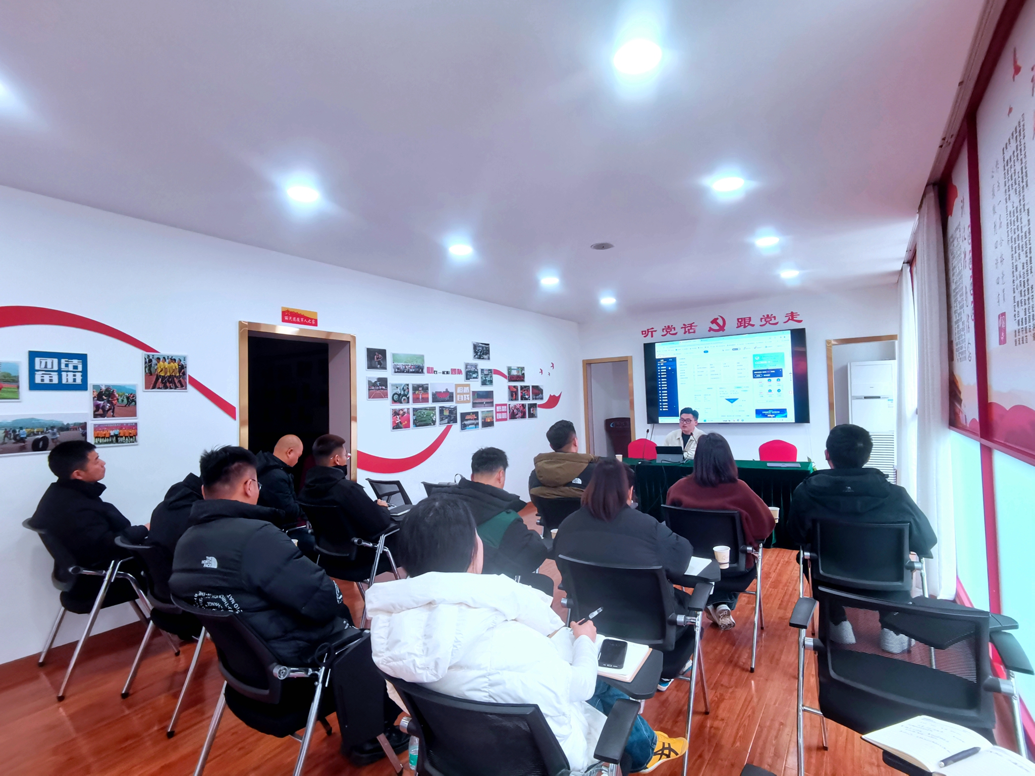 6ebca351a81d5983b6277e4d4cd4cbd.jpg 6ebca351a81d5983b6277e4d4cd4cbd.jpg